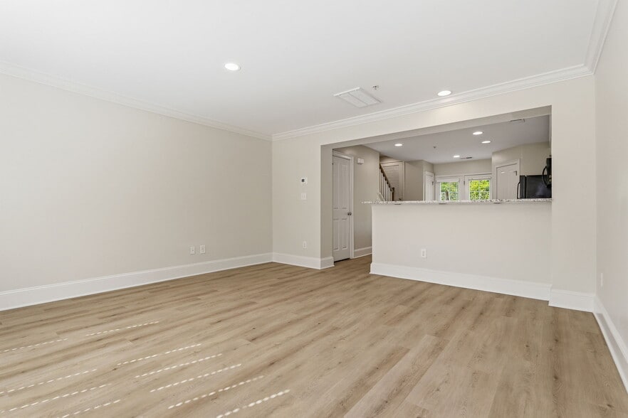 More Photos Of 5306-5320 Park Rd, Charlotte Apartments For Sale
