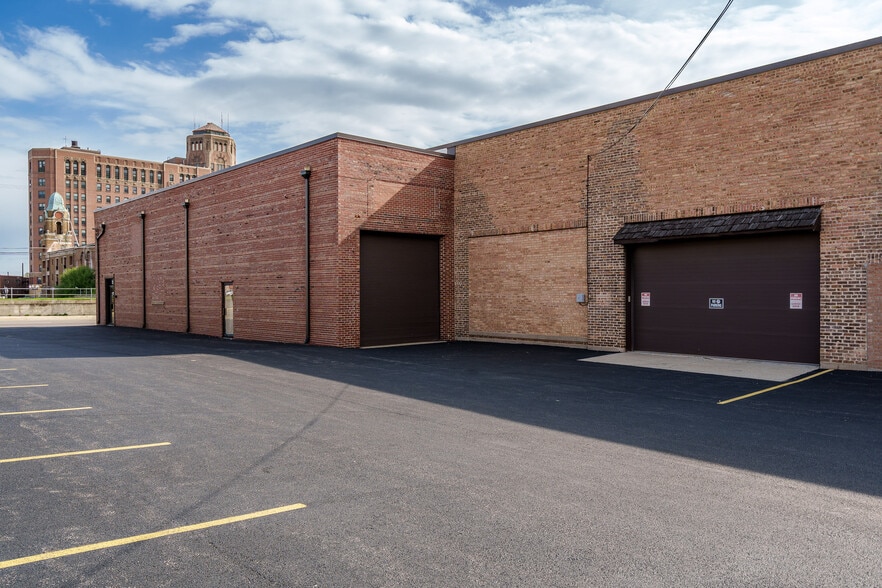 More Photos Of 727 1st Ave, Rockford Industrial For Sale