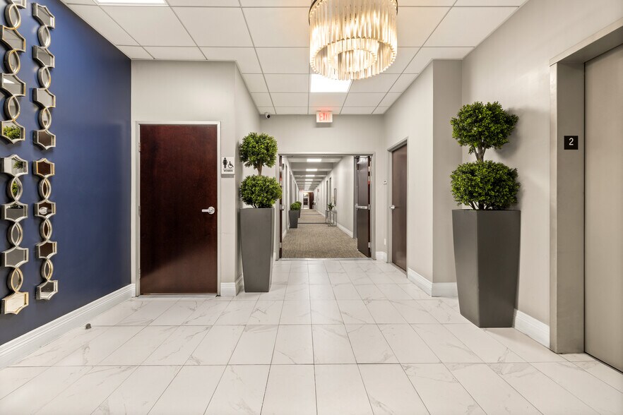 More Photos Of 20501 Ventura Blvd, Woodland Hills Office For Lease