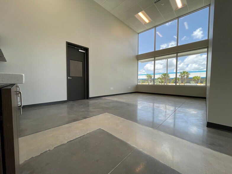 More Photos Of 16351 Lee, Fort Myers Unknown For Lease