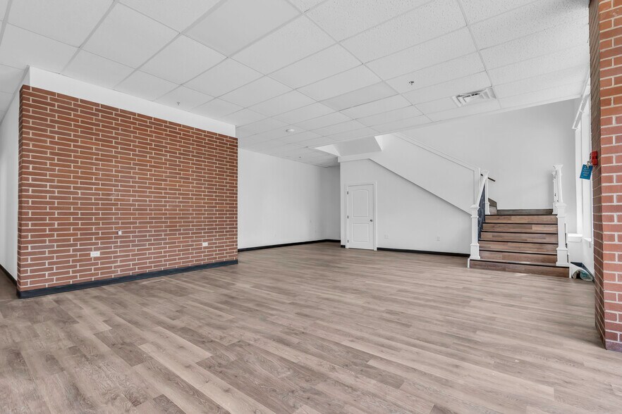 More Photos Of 127 W Main St, Ardmore Office For Sale