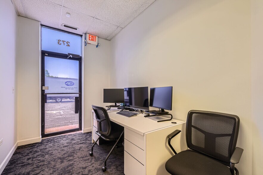 More Photos Of 271-285 E Helen Rd, Palatine Light Distribution For Sale