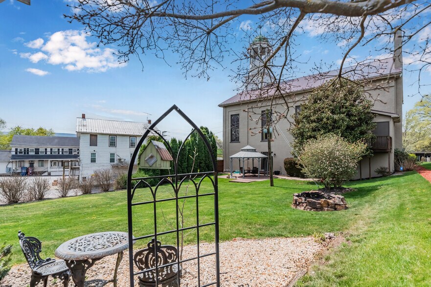 More Photos Of 4 Davis Aly, Loysville Specialty For Sale