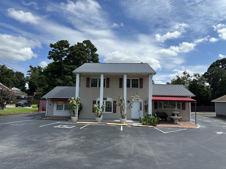 Primary Photo Of 5440 Yadkin Rd, Fayetteville Medical For Sale