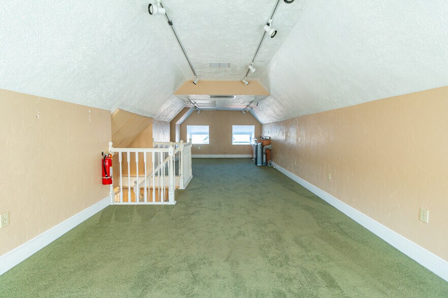 More Photos Of 323 S Main St, Zelienople Office Residential For Lease