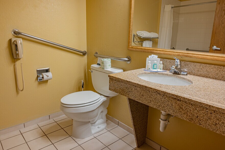 More Photos Of 730 E Jennifer Ln, Sidney Hotel For Sale