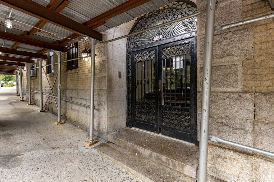 More Photos Of 860 Riverside Dr, New York Apartments For Lease