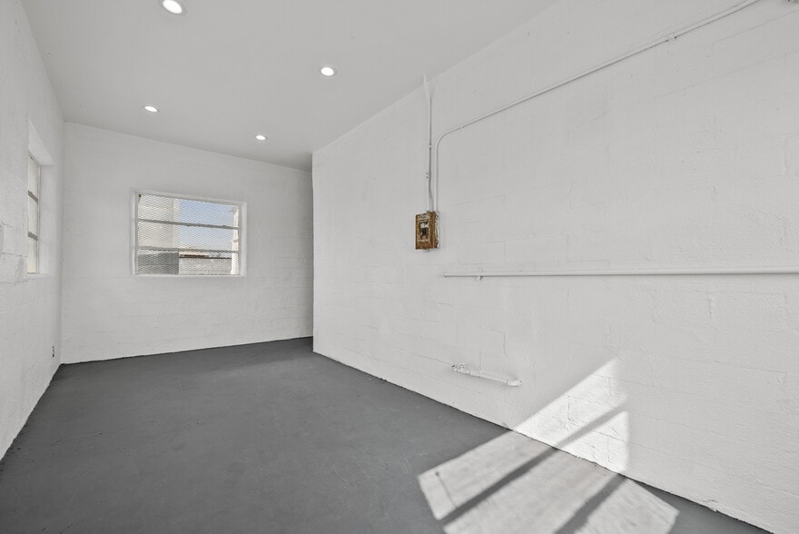 More Photos Of 550 Highway 46, Wasco Warehouse For Sale