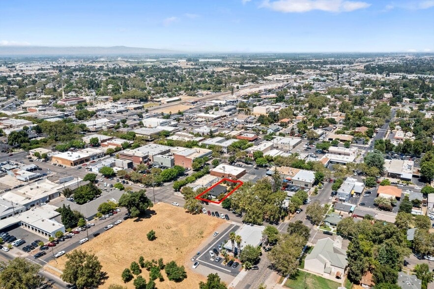 More Photos Of 411 Crane Ave, Turlock Office For Sale