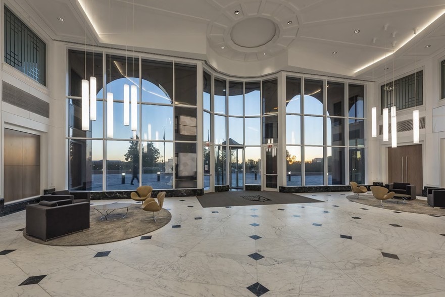 More Photos Of 2 Pierce Pl, Itasca Office For Lease