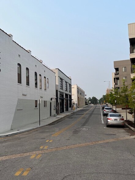 More Photos Of 433 Madison Ave, Memphis General Retail For Sale