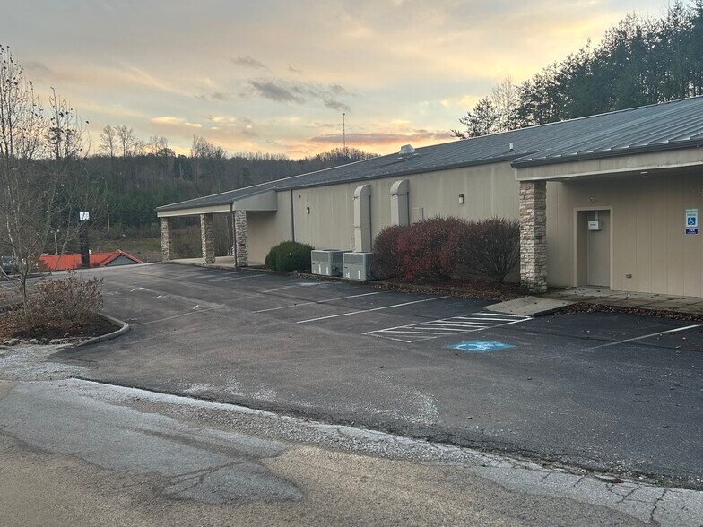 More Photos Of 57 Summit Dr, Corbin Medical For Lease