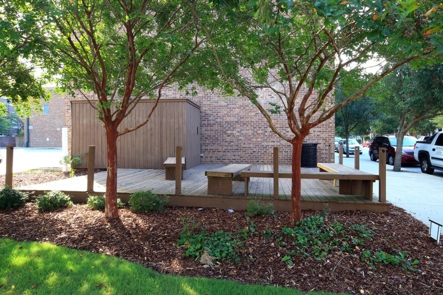 More Photos Of 300 Long Pointe Ln, Columbia Storefront Retail Office For Sale