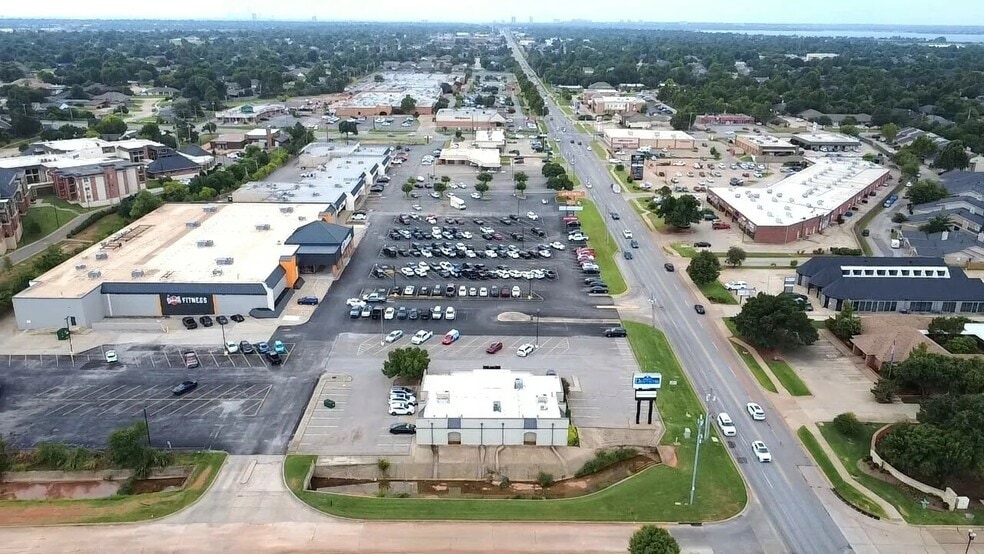 More Photos Of 12516 N May Ave, Oklahoma City General Retail For Lease