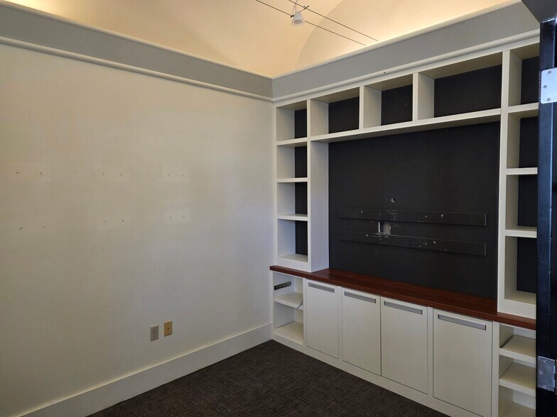 More Photos Of 64 Biltmore Ave, Asheville Loft Creative Space For Lease