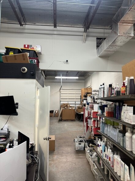 More Photos Of 10026 Spanish Isle Blvd, Boca Raton Warehouse For Lease