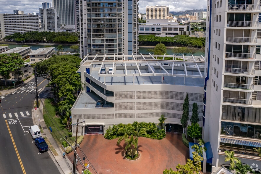 More Photos Of 400 Hobron Ln, Honolulu Apartments For Sale