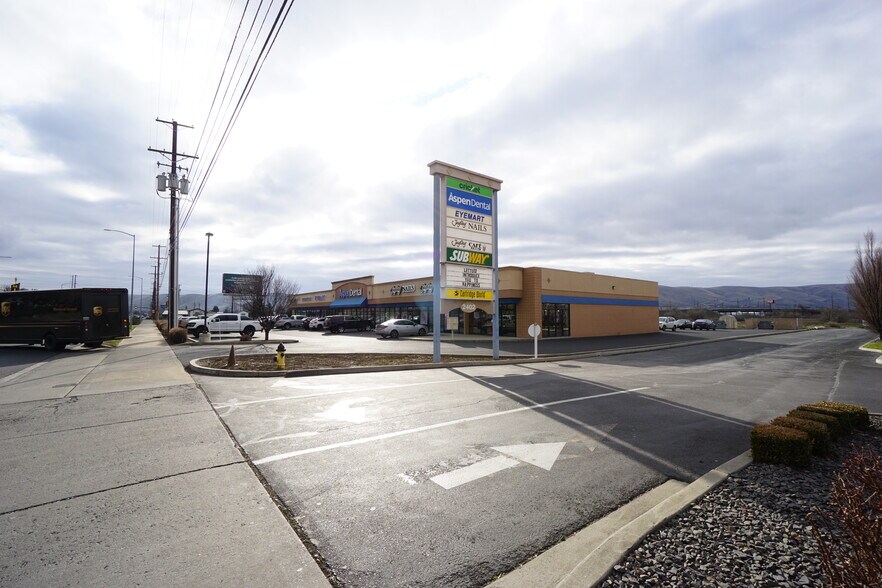 More Photos Of 2402 S 1st St, Yakima Unknown For Lease