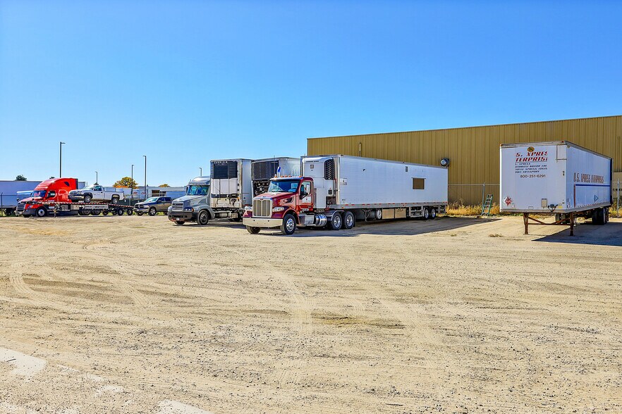 More Photos Of 5555 Joliet St, Denver Warehouse For Lease