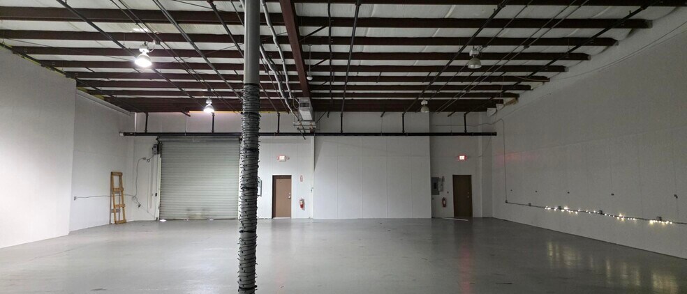 More Photos Of 28790 S Diesel Dr, Bonita Springs Warehouse For Lease