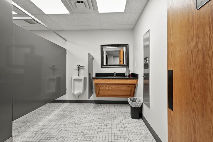 More Photos Of 1015 W Ithica St, Broken Arrow Office For Sale