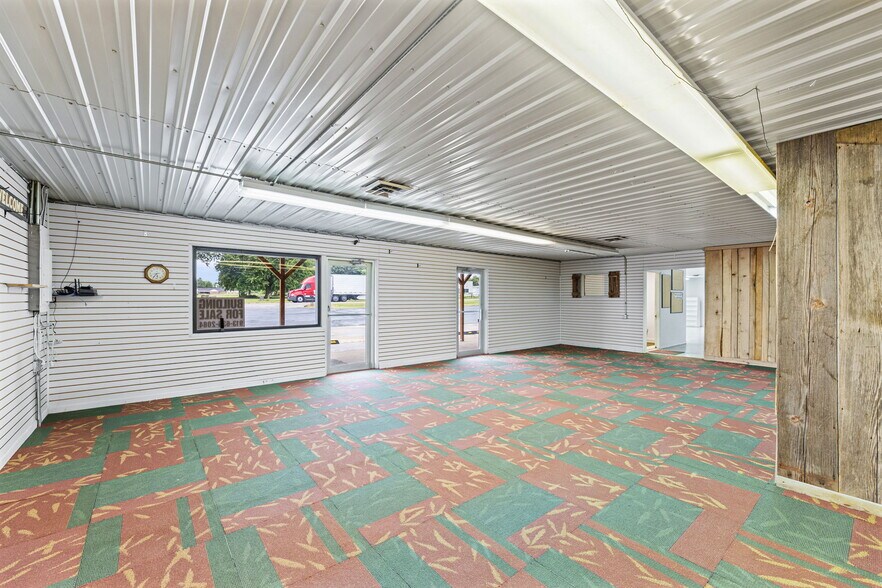 More Photos Of 600 N Maple St, Garnett General Retail For Sale