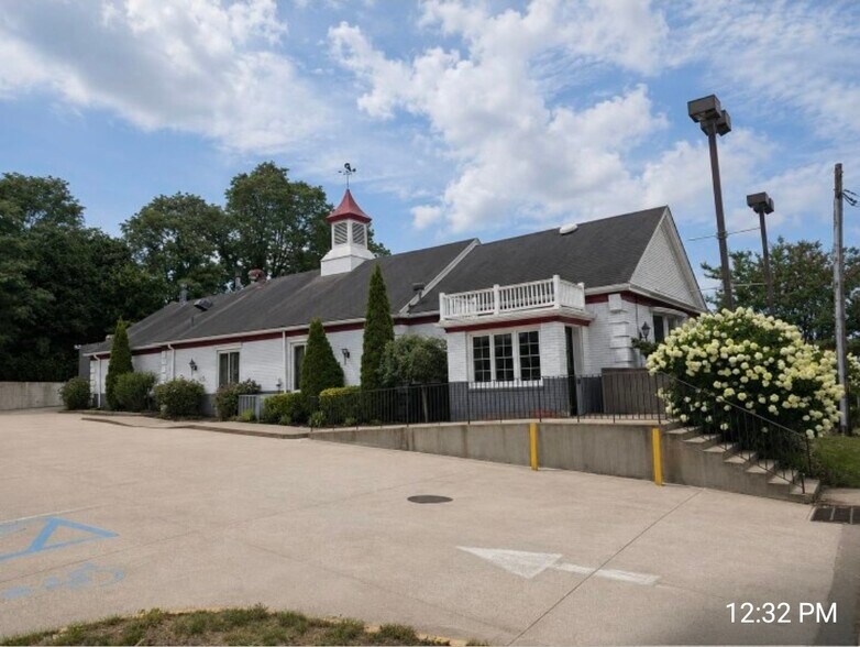 Primary Photo Of 553 Hawkins Ave, Ronkonkoma Restaurant For Sale