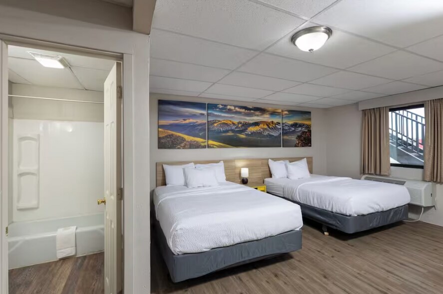 More Photos Of 109 16th St, Wheatland Hotel For Sale