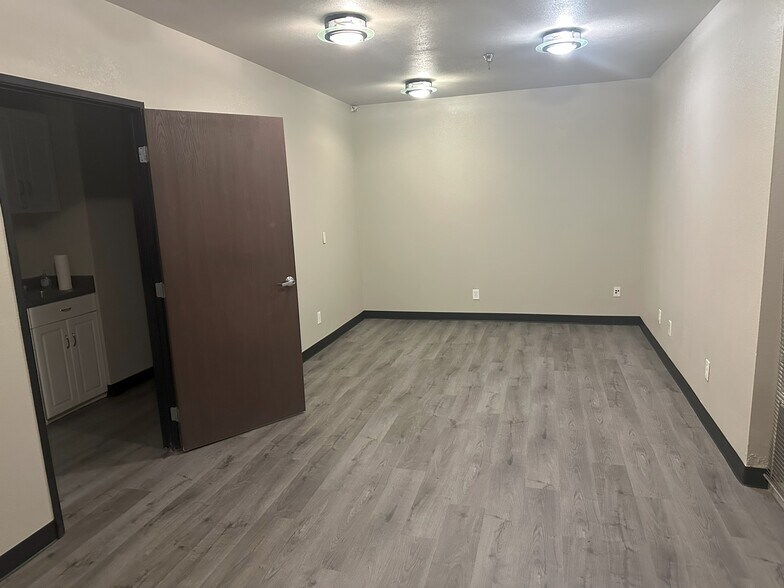 More Photos Of 4231 E Brickell St, Ontario Warehouse For Lease