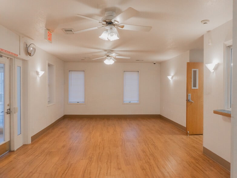More Photos Of 1604 2nd Ave, Council Bluffs Office For Sale
