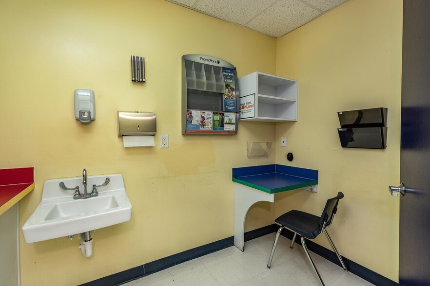 More Photos Of 8774 Perimeter Park Blvd, Jacksonville Medical For Sale