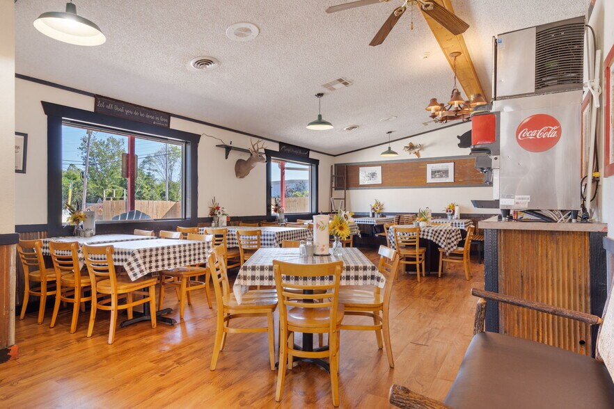 More Photos Of 7930 E State Highway 76, Kirbyville Specialty For Sale