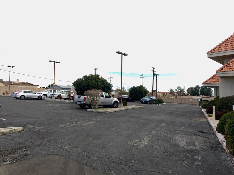 More Photos Of 14075 Hesperia Rd, Victorville Office For Sale