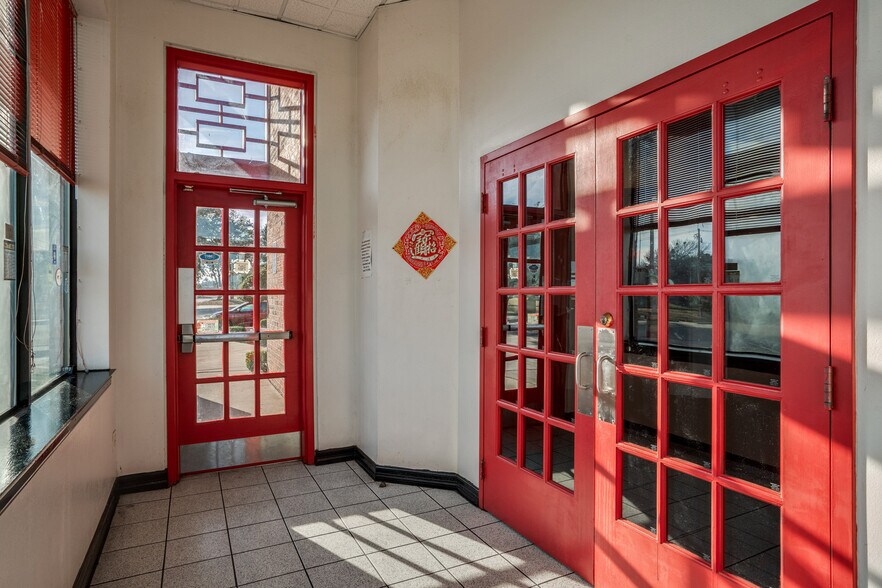 More Photos Of 4516 Maplewood Ave, Wichita Falls General Retail For Sale