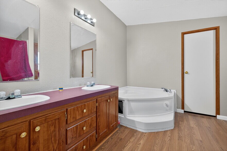 More Photos Of 11010 W Joan Dr, Odessa Warehouse For Sale