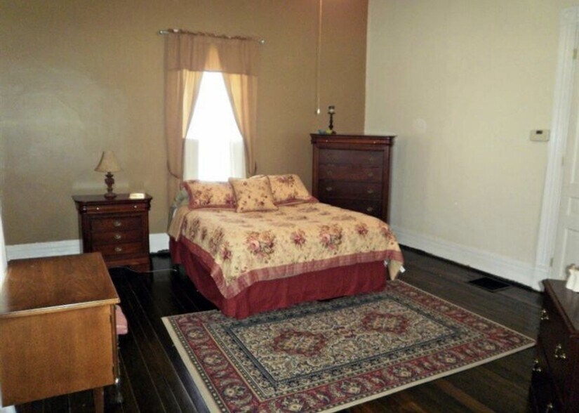 More Photos Of 132 E Broadway Ave, Richmond Specialty For Sale