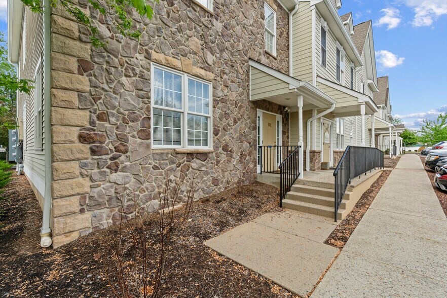 More Photos Of 4 Walter E Foran Blvd, Flemington Office For Sale