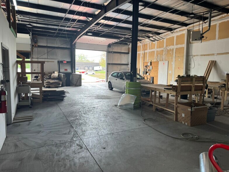 More Photos Of 5016-5150 Park Ave, Des Moines Flex For Lease