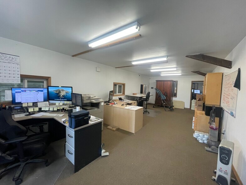 More Photos Of 12503 Evergreen Dr, Mukilteo Contractor Storage Yard For Lease