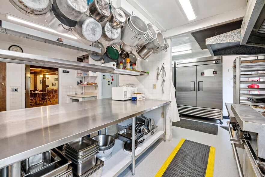 More Photos Of 344 Vt Route 100, West Dover Hotel For Sale