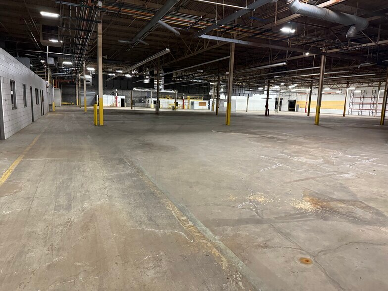 More Photos Of 559 E Ohio St, Circleville Manufacturing For Lease