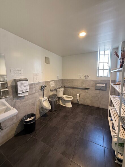 More Photos Of 5041 Santa Fe Ave, Vernon Distribution For Lease
