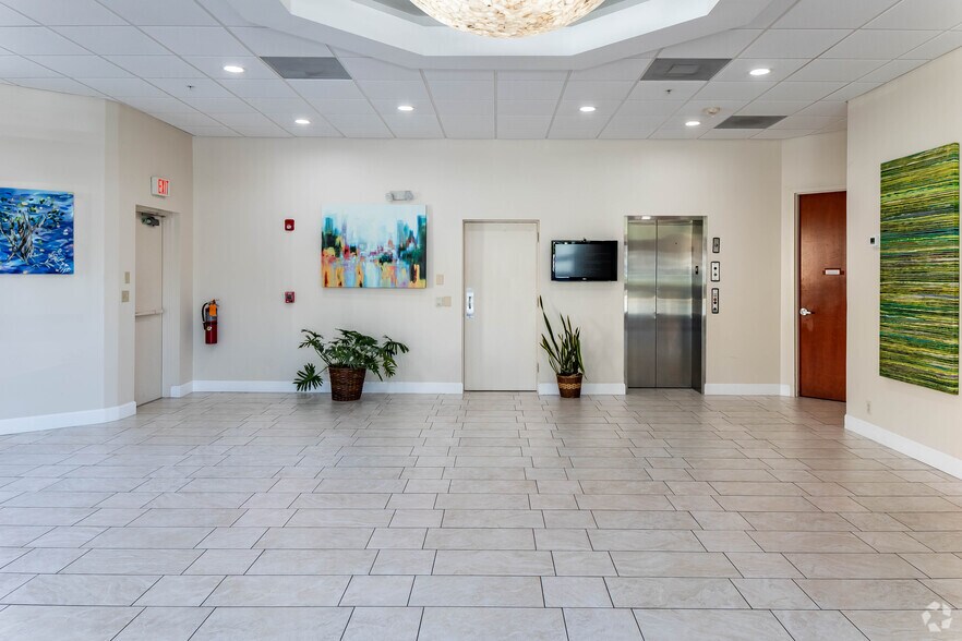 More Photos Of 401 S Dixie Hwy, West Palm Beach Office For Lease