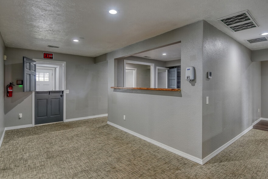 More Photos Of 10525 E Main Ave, Spokane Valley Office For Sale