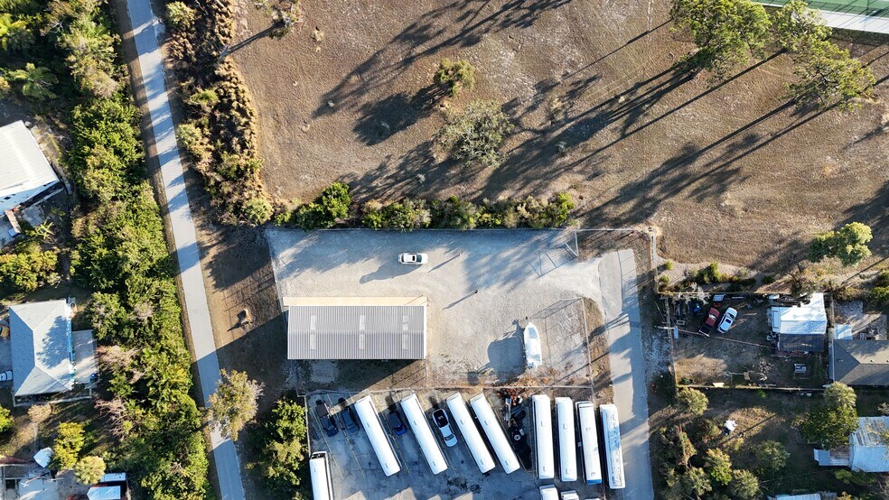 More Photos Of 608 Central Ave, Nokomis Warehouse For Lease