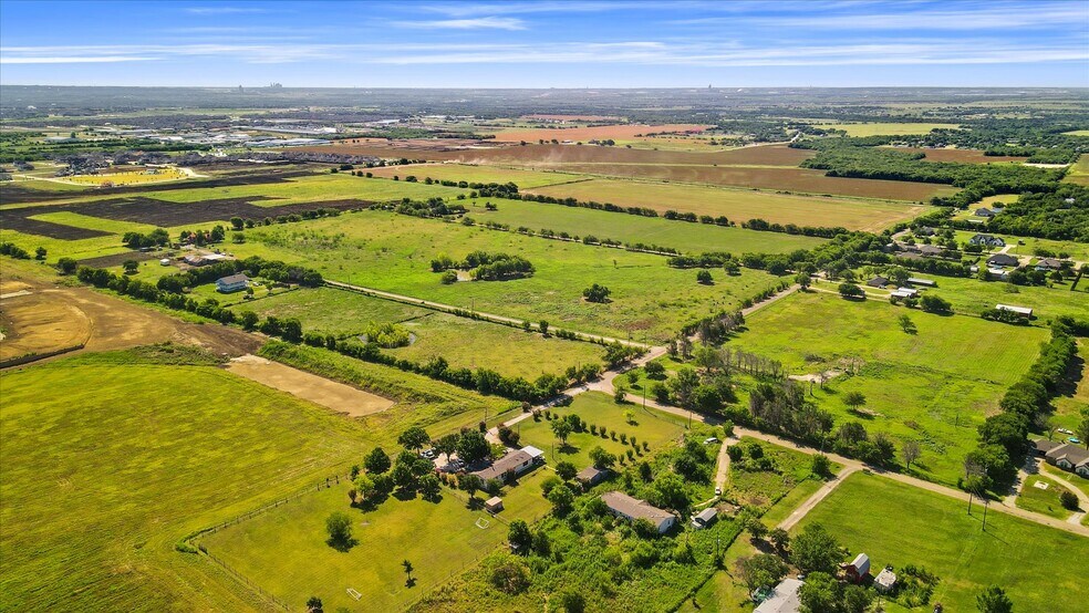 More Photos Of 2500 Howell Dr, Venus Land For Sale