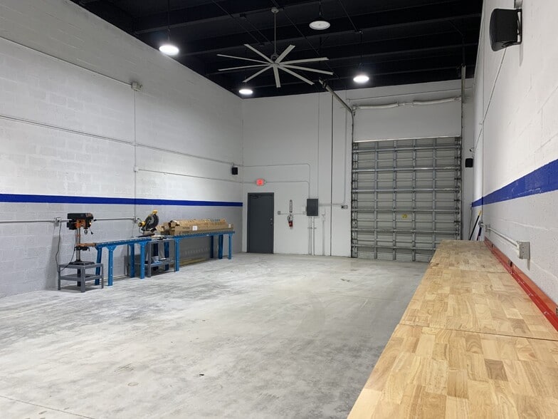 More Photos Of 4960 NW 165th St, Miami Warehouse For Sale