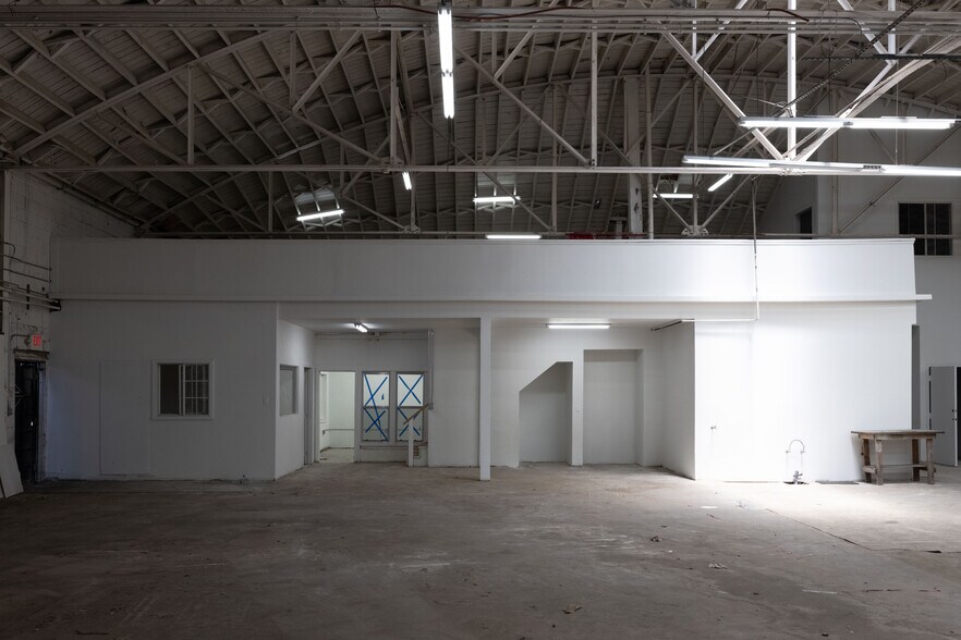 More Photos Of 326-330 W 58th St, Los Angeles Warehouse For Sale
