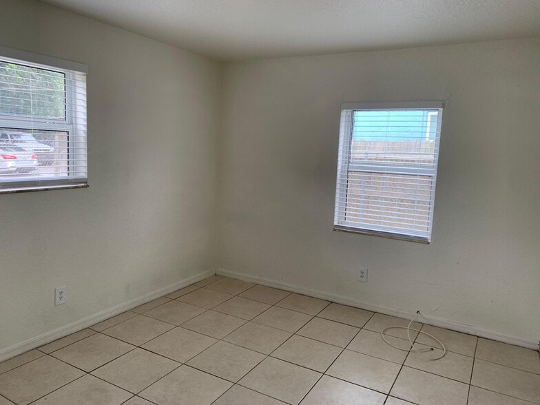 More Photos Of 1634 W 26th Ct, Riviera Beach Apartments For Sale