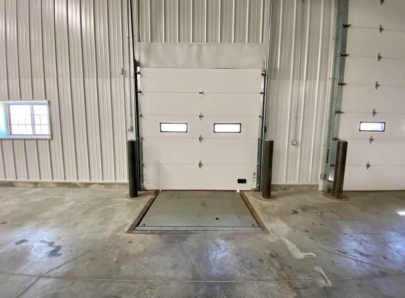 More Photos Of 100 Brakeshoe Ct, East Moline Warehouse For Lease